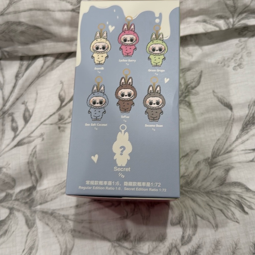 Exciting Macaron Vinyl Face Figure- sesame bean - Picture 3 of 4